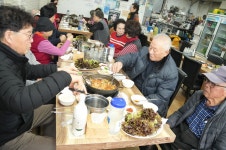 2026-02-25경로당 총회(시집안간돼지집) - 경로당(9통마을)대소행사 - 파주으름나무 2026-02-25경로당 총회(시집안간돼지집)