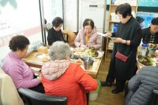 2026-02-25경로당 총회(시집안간돼지집) - 경로당(9통마을)대소행사 - 파주으름나무 2026-02-25경로당 총회(시집안간돼지집)