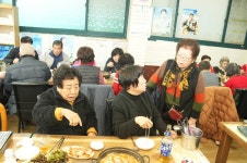 2026-02-25경로당 총회(시집안간돼지집) - 경로당(9통마을)대소행사 - 파주으름나무 2026-02-25경로당 총회(시집안간돼지집)