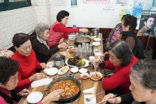 2026-02-25경로당 총회(시집안간돼지집) - 경로당(9통마을)대소행사 - 파주으름나무 2026-02-25경로당 총회(시집안간돼지집)