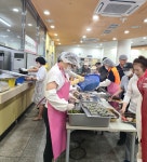 사랑채노인복지관은 중복을 맞아 맛있는 건강식을 대접하다 - 권춘희 - 의왕시 시니어기자단 사랑채노인복지관은 중복을 맞아 맛있는 건강식을... 