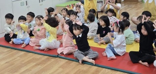 10월 14일- 어린이집 안전공제회 온라인 안전교육 인형극 (뒤죽박죽 곤충나라) - 25년 누리반 사진 - 양정중앙어린이집 10월 14일- 어린이집... 