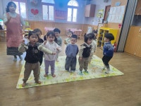 3월 2주 열매반, 잎새반 원어민 수업 - 미국원어민 영어 놀이활동방 (4세.5세.6세.7세) - 짝꿍숲 어린이집 3월 2주 열매반, 잎새반 원어민 수업