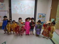 다문화 체험 활동사진 입니다. - ♥산새소리 앨범 - 국공립 참아름어린이집 다문화 체험 활동사진 입니다.