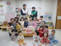 안성종합사회복지관 따뜻한 한끼 사랑을 외치다 즉석밥 기부를 했어요 ^^ - ♥ 초록바다 앨범 - 국공립 참아름어린이집 안성종합사회복지관... 