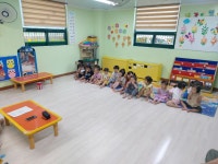 [부평구/청천동/완두콩어린이집]8월2주영어활동 - ♪……… 영어수업 - 완두콩 어린이집 ♥ [부평구/청천동/완두콩어린이집]8월2주영어활동