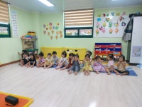 [부평구/청천동/완두콩어린이집]8월2주영어활동 - ♪……… 영어수업 - 완두콩 어린이집 ♥ [부평구/청천동/완두콩어린이집]8월2주영어활동