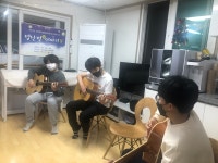 통기타 수업 - 12월 - 2021년 프로그램 - 반여어깨동무지역아동센터 통기타 수업 - 12월