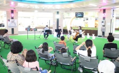 춘천 명동 지하상가 만남의 광장 공연(총60회 中에서) .. 민은홍... 춘천 명동 지하상가 만남의 광장 공연(총60회 中에서) .. 민은홍 소프라노... 