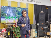 박건;홍학희노래교실 | 강정숙 '폼'나는 노래교실(가수/초아강) 사진 7.) 강정숙(초아강)@한강엔터테인먼트@2025년 송년회@박건 선생님@2025.12.06.