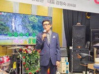 박건;홍학희노래교실 | 강정숙 '폼'나는 노래교실(가수/초아강) 사진 7.) 강정숙(초아강)@한강엔터테인먼트@2025년 송년회@박건 선생님@2025.12.06.