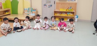 (5/15)오감(완두콩)&코앤코(원숭이드럼) - 새싹반(1세) - 국공립 화순 천재어린이집 (5/15)오감(완두콩)&코앤코(원숭이드럼)