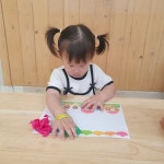 (6/25)무지개비를 내려요~♡^^ - 새싹반(1세) - 국공립 화순 천재어린이집 (6/25)무지개비를 내려요~♡^^