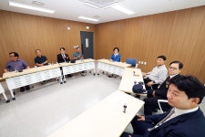 유성구 의회 의장 유성보훈회관 방문 - 유성구지회 - 대한민국무공수훈자회대전광역시지부 유성구 의회 의장 유성보훈회관 방문