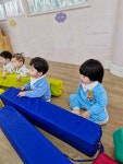체육) 스펀지 봉~♡ - ☺3세 뿌리3반☺ - 행복엔젤유치원 엔젤어린이집 체육) 스펀지 봉~♡