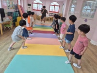 체육-매트놀이 - ☺5세 꽃잎반☺ - 행복엔젤유치원 엔젤어린이집 체육-매트놀이