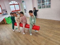 🏃♂️체육 바톤으로 놀이해요.🏃♀️ - ☺7세 하늘반☺ - 행복엔젤유치원 엔젤어린이집 🏃‍♂️체육 바톤으로 놀이해요.🏃‍♀️