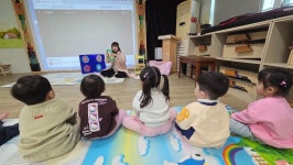 바깥놀이 & 영어수업 - ☺3세 뿌리1반☺ - 행복엔젤유치원 엔젤어린이집 바깥놀이 & 영어수업