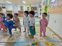 내가 좋아하는 쓰기도구로 끼적여요&영어 - ☺3세 뿌리3반☺ - 행복엔젤유치원 엔젤어린이집 내가 좋아하는 쓰기도구로 끼적여요&영어