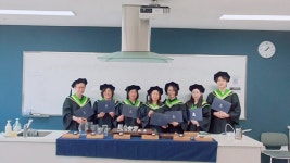 한방꽃차 & 티아트 2025년 봄학기 수료식 및 무아차회 - 아주대 한방꽃차소믈리에(주간) - 한국한방꽃차협회 www.한방꽃차.net 한방꽃차... 