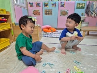 6월 4주 온 몸으로 느껴요. - 달이3반포토샵(1세) - 서울시지정 영아전담 당성어린이집 02)2069-2345 6월 4주 온 몸으로 느껴요.