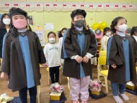 졸업식🎓 - 높은하늘반(6,7세) - 둥근별어린이집 둥근별어린이집
