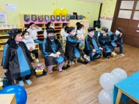 졸업식🎓 - 높은하늘반(6,7세) - 둥근별어린이집 둥근별어린이집