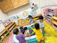 볼풀공 수영장 놀이해요🏊♀️ - 꽃잎반 - 능곡푸른별어린이집 볼풀공 수영장 놀이해요🏊‍♀️