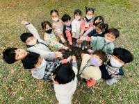 (🌼야외활동) 💕 벚꽃앞에서 찰칵📸 - 지혜반(7세) - 현풍아이세상어린이집 (🌼야외활동) 💕 벚꽃앞에서 찰칵📸