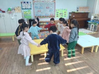 우아행(함께하면 즐거워요) - ┌25[초록풀잎반]───☆┐ - 김해큰세상어린이집 우아행(함께하면 즐거워요)