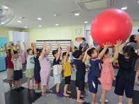 ＜체육＞ 짐볼 - ┌25[보라꿈길반]───☆┐ - 김해큰세상어린이집 ＜체육＞ 짐볼