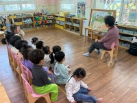 5세 넓은바다반 - 세상의 중심 가온어린이집 4월 10일 금요일＜두더러닝, 체육, 동화할머니, 좋은언어: 고양이와 개 그림책 읽기, 자전거＞