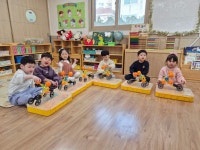 창의로봇~자전거 만들기🚲 - 특강(영어,체육,창의로봇,웅변,골프,발레) - 사랑의열매어린이집 창의로봇~자전거 만들기🚲