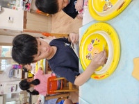 왕관을 쓴 대야 꾸미기~ - 온유반 이야기 - 사랑의열매어린이집 왕관을 쓴 대야 꾸미기~