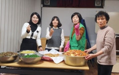 25.11.12 사랑의 반찬나눔 - 봉평동 소식 - 통영시새마을회 25.11.12 사랑의 반찬나눔