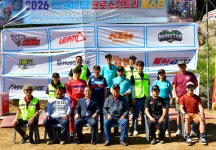 2026 강원인제 크로스컨트리 챔피언쉽 라운드1 행사17(카메라2번):운영진, 내빈단체사진 포함. - 2026 강원인재 KNCC RD1 - 한국엔듀로연합회... 