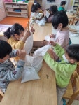 염색베개 만들기 - 믿음반 이야기 - 무안자연나라어린이집/유아숲전문교육기관/공공형어린이집 무안자연나라어린이집/유아숲전문교육기관... 