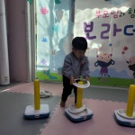 보라데이-종이접시로 놀이해요 - 2022년 신나는반 사진 - 재능스쿨 어린이집 보라데이-종이접시로 놀이해요