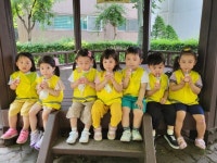 시화 5일장 나들이~~♡(함께해주신 어머님 모두 감사합니다!) - 2022년 즐거운반 사진 - 재능스쿨 어린이집 시화 5일장 나들이~~♡(함께해주신... 