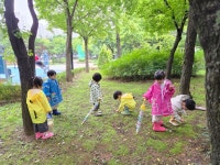 흙으로 케익 만들기 - 들꽃향기 사진첩 - 산들 어린이집 흙으로 케익 만들기