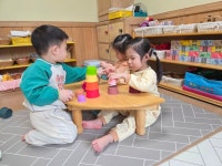 봄꽃으로 장식했어요 - 들꽃향기 사진첩 - 산들 어린이집 봄꽃으로 장식했어요