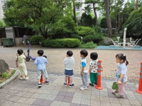 매미 허물을 보았어요 - 들꽃향기 사진첩 - 산들 어린이집 매미 허물을 보았어요
