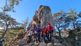 괴산 사랑산 송년산행 - • ―···정기산행사진앨범2 - 진천 다모아산악회 진천 다모아산악회