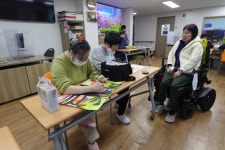 4월 9일 - 서양화 미술교실 14회차 - 2026년 서양화 미술교실 - 서대구주간보호센터 4월 9일 - 서양화 미술교실 14회차