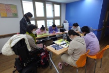 4월 2일 - 서양화 미술교실 13회차 - 2026년 서양화 미술교실 - 서대구주간보호센터 4월 2일 - 서양화 미술교실 13회차