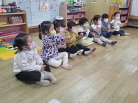 3월 14일 화요일 놀이 - 참나리 앨범 - 사랑으로 자라는 산내들 어린이집 3월 14일 화요일 놀이