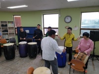유대수 관장님과 함께하는 신명나는 난타수업 ~ - 평생교육 - 장애인샘골야학교 유대수 관장님과 함께하는 신명나는 난타수업 ~