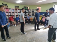 유대수 관장님과 함께하는 신명나는 난타수업 ~ - 평생교육 - 장애인샘골야학교 유대수 관장님과 함께하는 신명나는 난타수업 ~