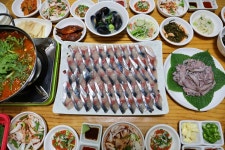 서귀포 고등어회 푸짐하면서 특색 있으면서 신선도가 남달랐던 곳... 가득 카페 서귀포 고등어회 푸짐하면서 특색 있으면서 신선도가 남달랐던 곳