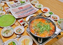 서귀포 고등어회 반찬들도 아주 야무지게 나와서 대만족 - 제주도맛집... 정보 가득 카페 서귀포 고등어회 반찬들도 아주 야무지게 나와서 대만족